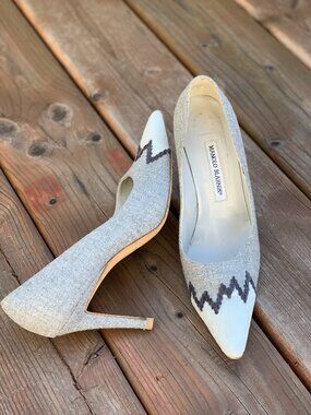 Manolo Blahnik Pointy Toe Pump 39 Gray Fabric High Stiletto Heel Minimalist Shoe